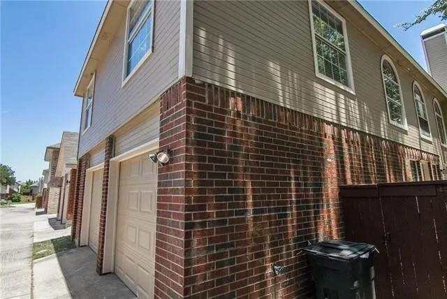 Building Photo - 9401 Blue Jay Way
