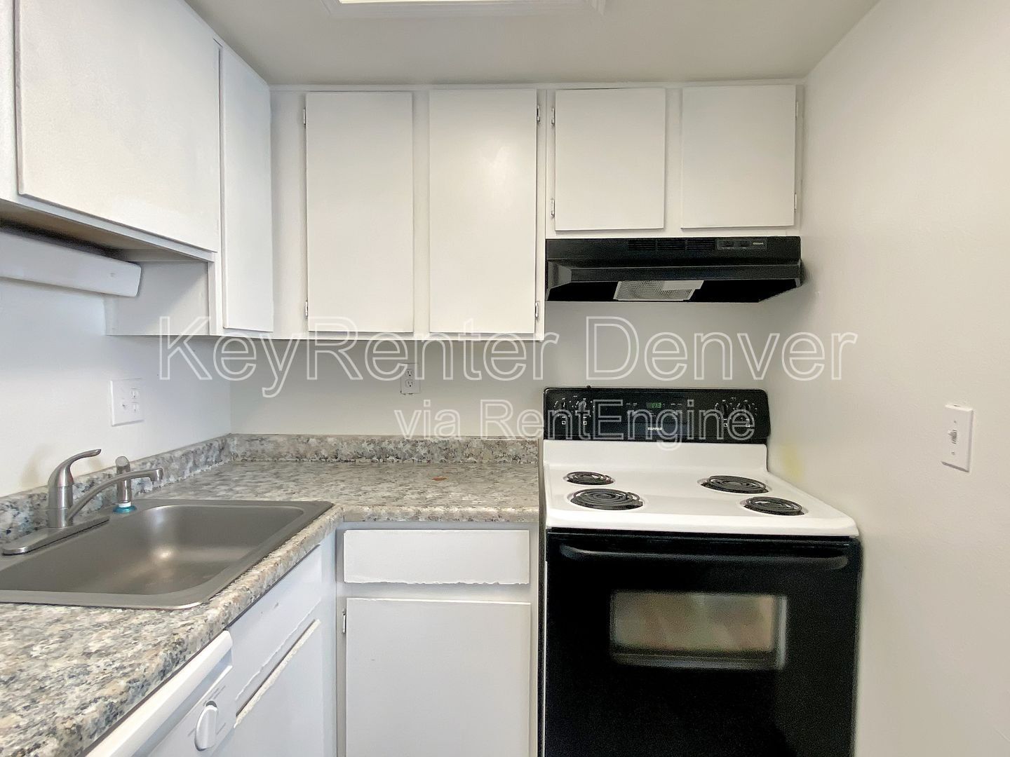 Building Photo - 17053 E Tennessee Dr