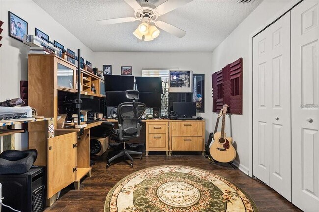 Building Photo - 805 Lewis Pl