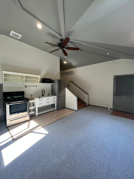 Building Photo - 7181 Thorndale Dr