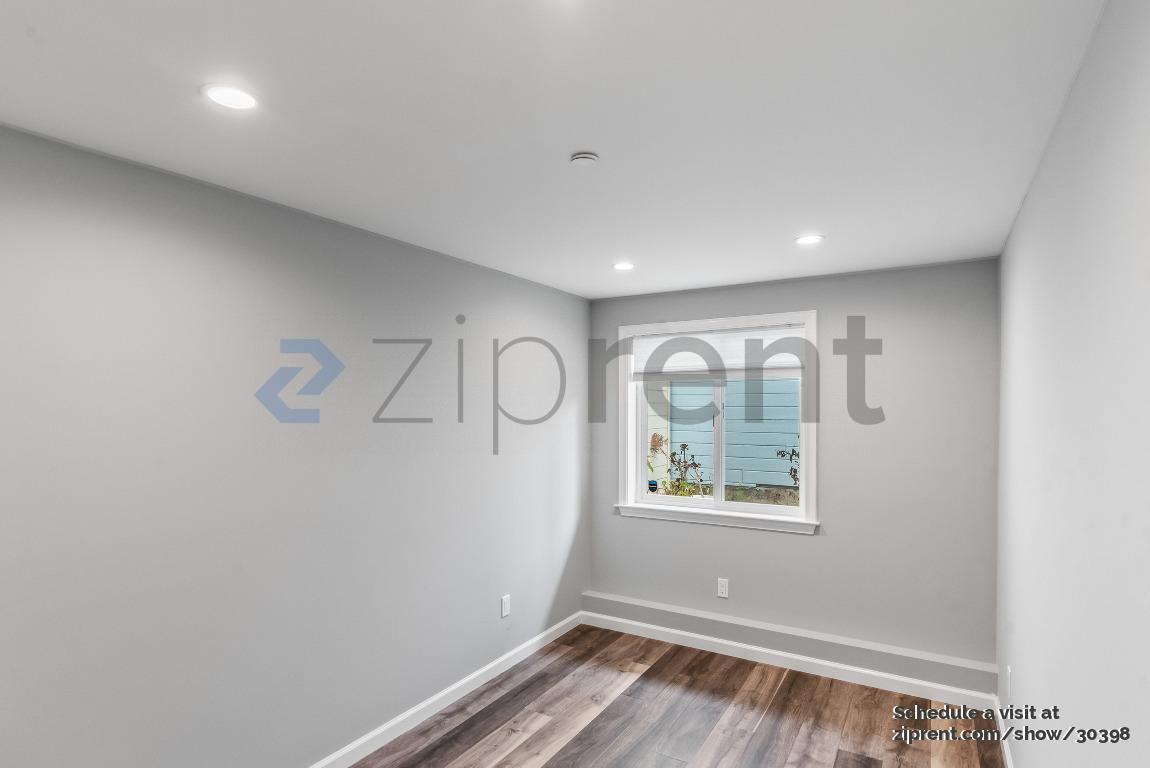 Building Photo - Unit A