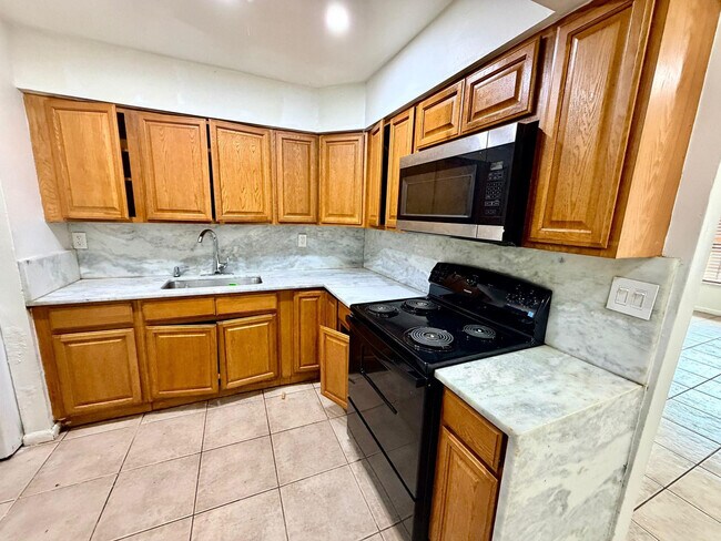 Building Photo - 5730 NW 27th Ct