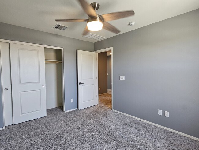 Building Photo - 10679 W Golson Dr