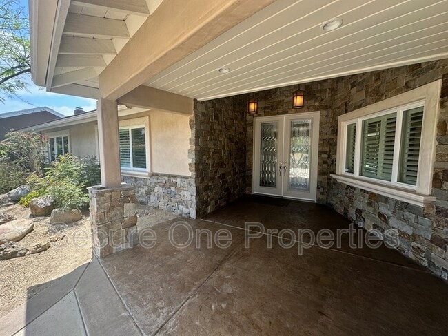 Building Photo - 1695 Berkshire Dr