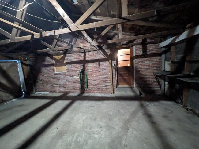 Building Photo - 1005 S Pittenger Rd