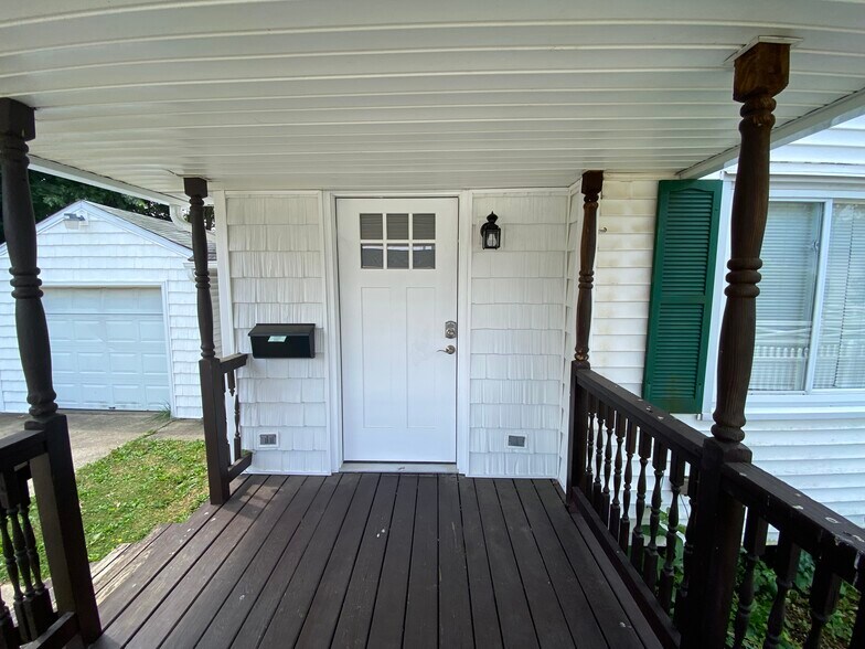 Building Photo - 216 Dort Ln NW