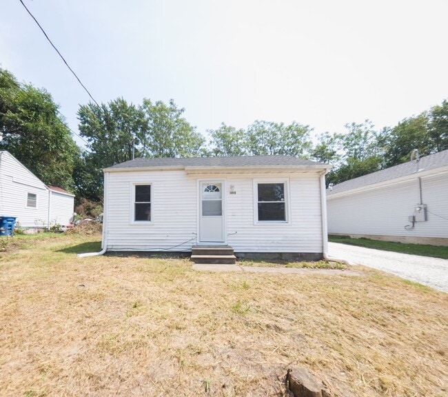 Primary Photo - Updated 2 bedroom 1 bathroom home