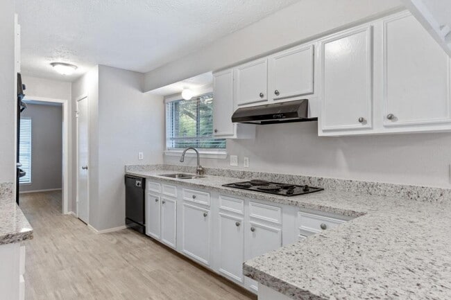 Building Photo - 507 Whippoorwill Dr