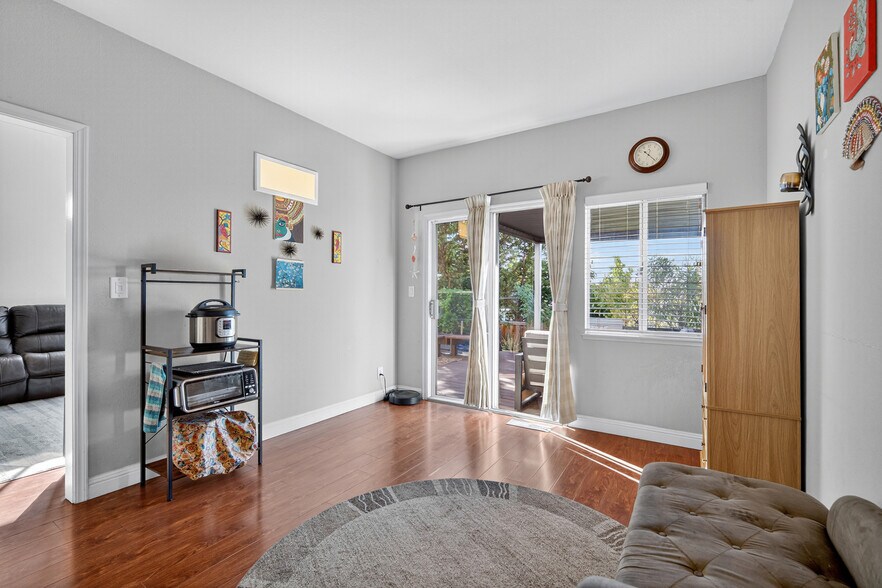 Building Photo - 151 Buck Ct