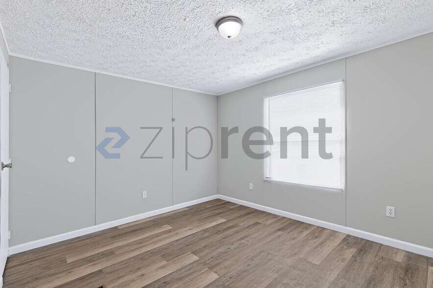 Building Photo - Unit 303