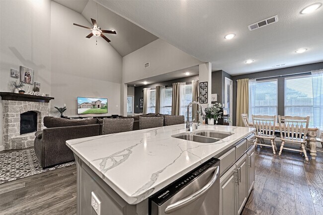 Building Photo - 3515 Washington Dr