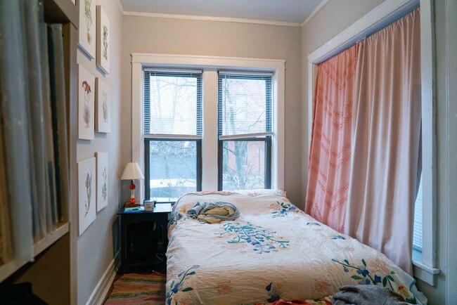 Building Photo - Uptown / Ravenswood - Studio - w/ Decorative Fireplace