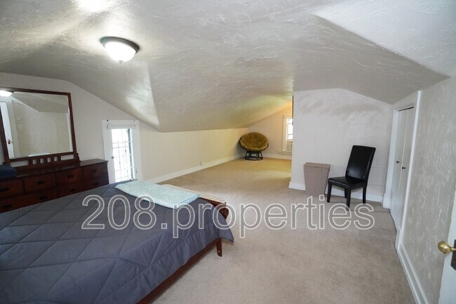 Building Photo - 1412 N 13th St