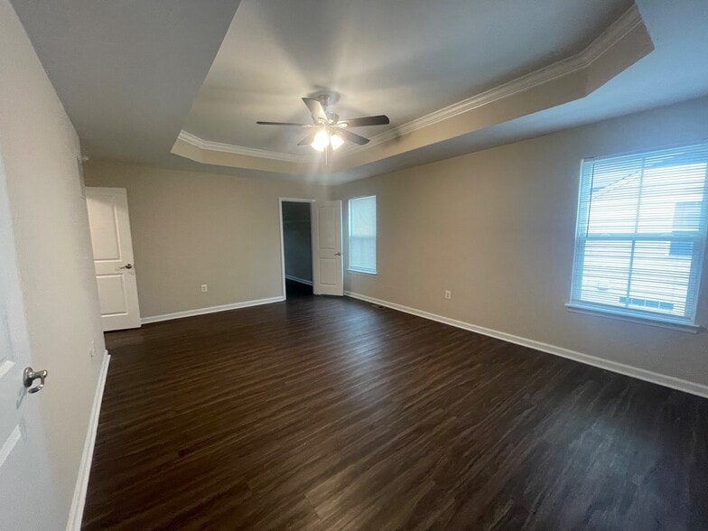 Building Photo - 2410 Walthall Ct