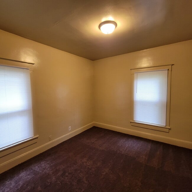 Building Photo - Beautiful 3 Bedroom