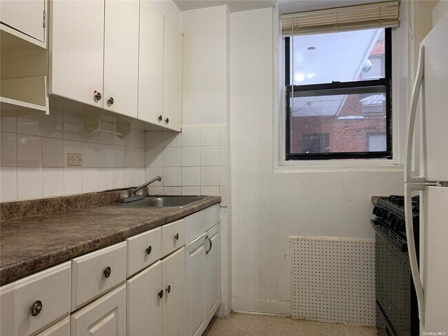 Building Photo - 134-25 Franklin Ave