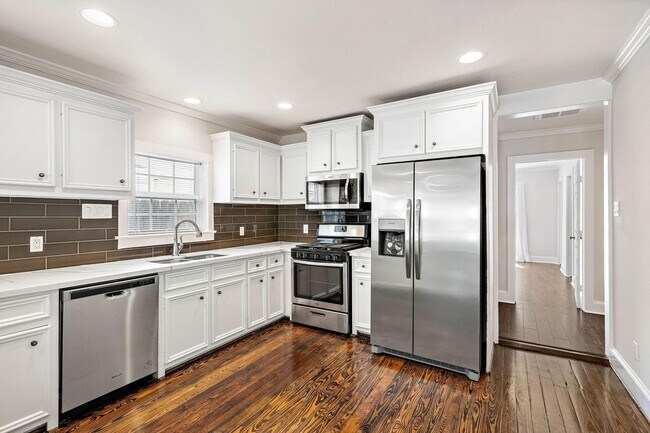 Building Photo - 1327 Idylwild St