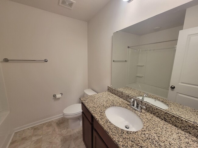 Building Photo - 166 Luxborough Ct