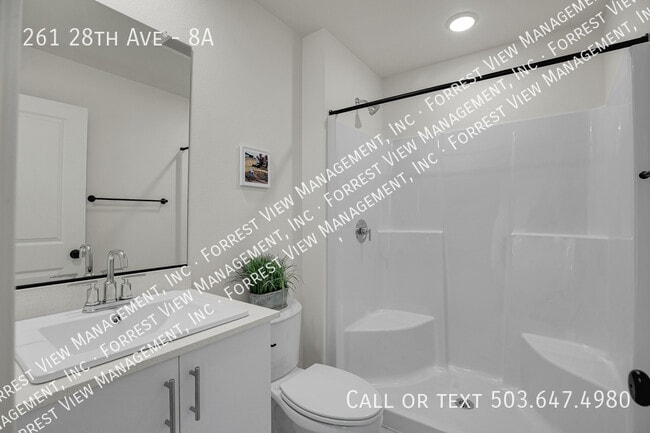 Building Photo - 261 SE 28th Ave