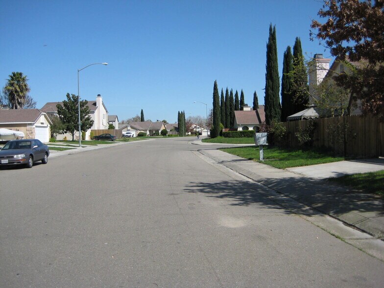 Building Photo - 1003 Kate Linde Cir