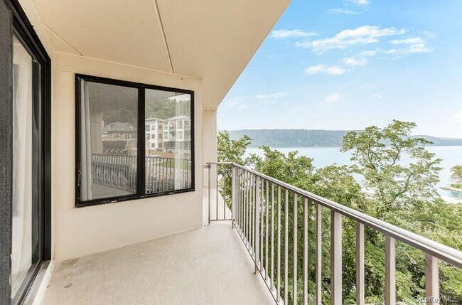 Building Photo - 1155 Warburton Ave