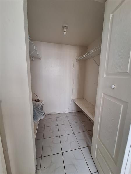 Building Photo - 2821 Somerset Dr