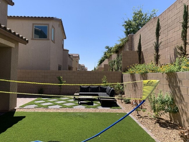 Building Photo - Skye Canyon 2 story home