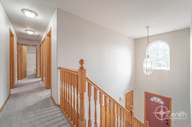 Building Photo - 10404 NE 65th Ave