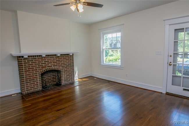 Building Photo - 2302 Maplewood Ave