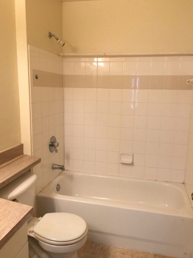 Building Photo - THREE BEDROOM CONDO AVAIILABLE IN BELMONT