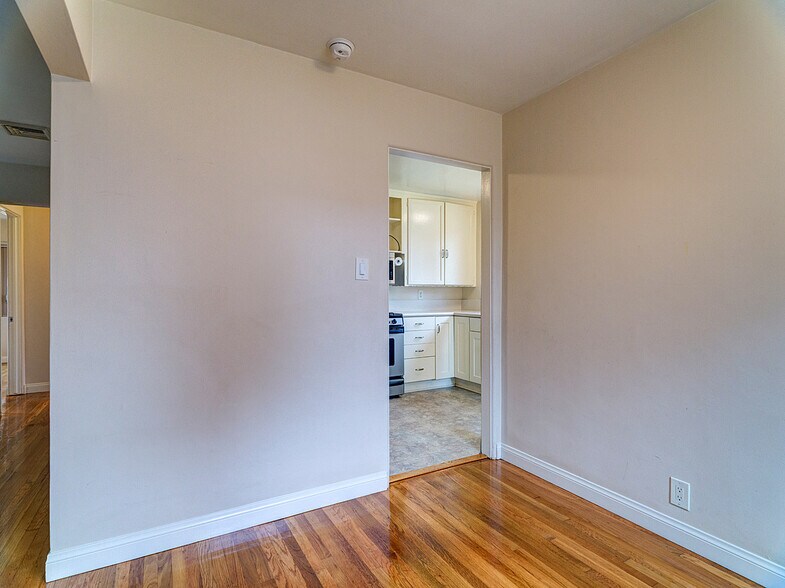 Building Photo - 8716 Bleriot Ave