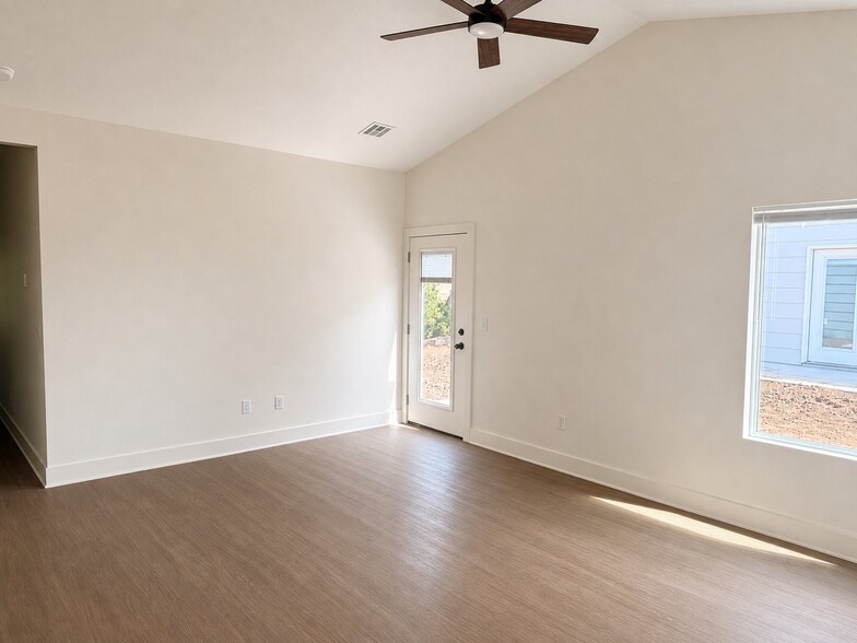 Building Photo - 4006 Chadd St