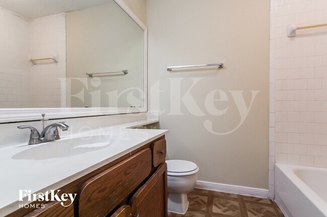 Building Photo - 1055 Margate Dr