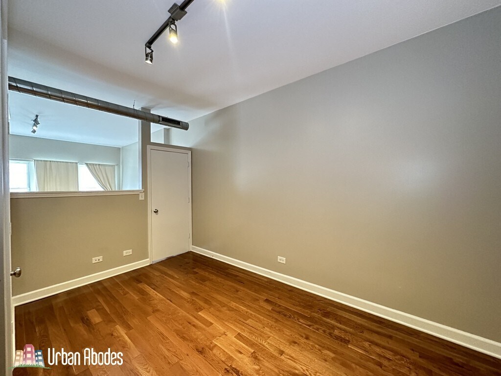 Building Photo - 674 N Orleans St