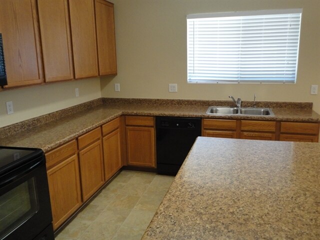 Building Photo - 9567 W Frank Ave