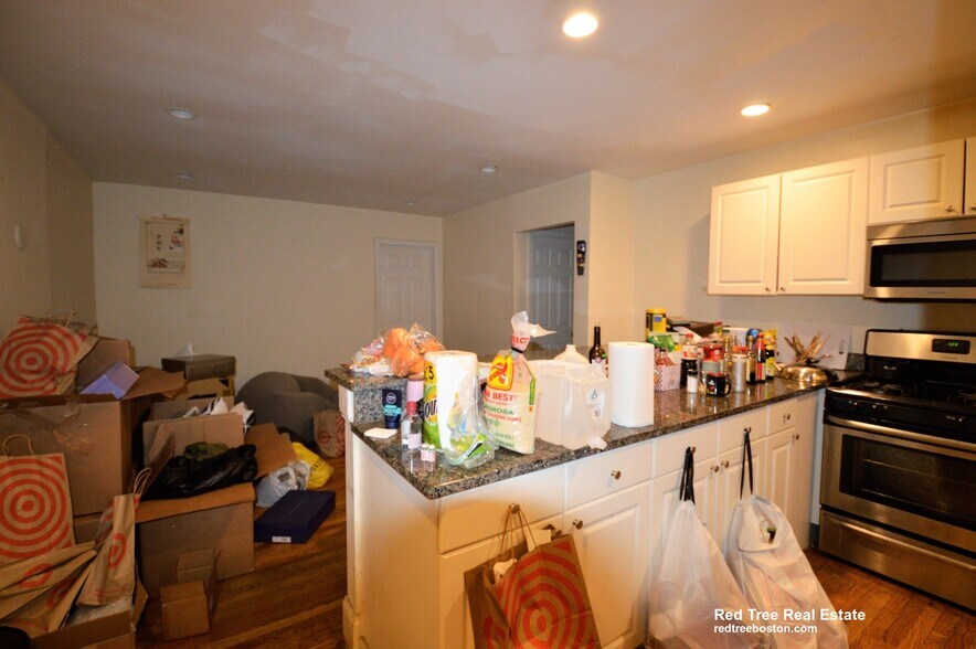 Building Photo - 324 St Paul St