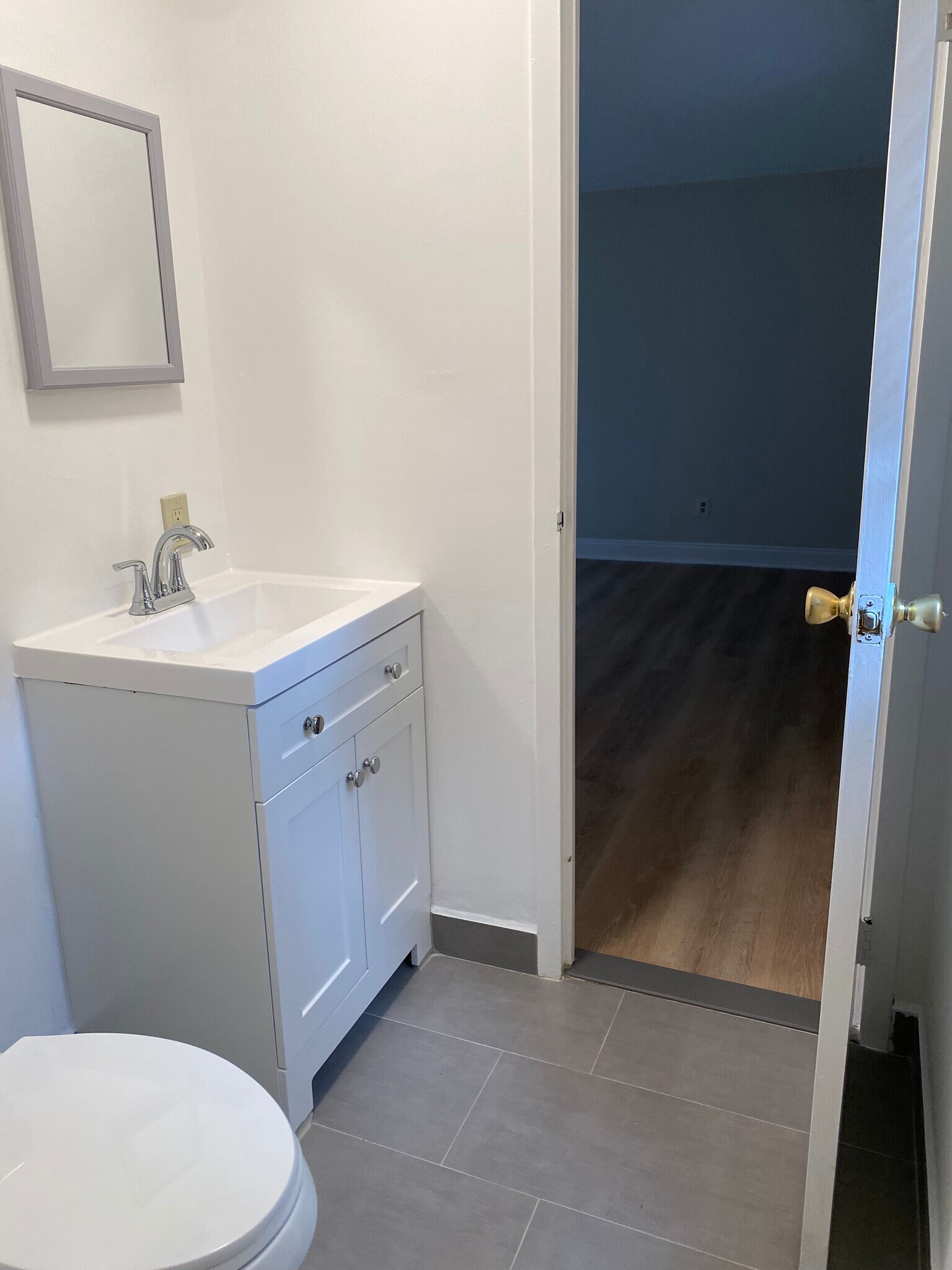 Main Bedroom bathroom - 220 Oak St