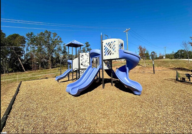 Building Photo - 107 Glen Forest Dr