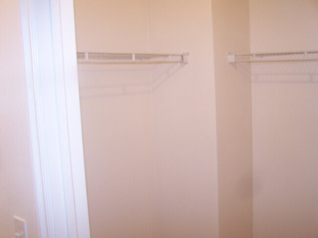 Building Photo - 11 Fuller Cir