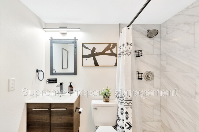 Building Photo - 1001 Pearce Dr