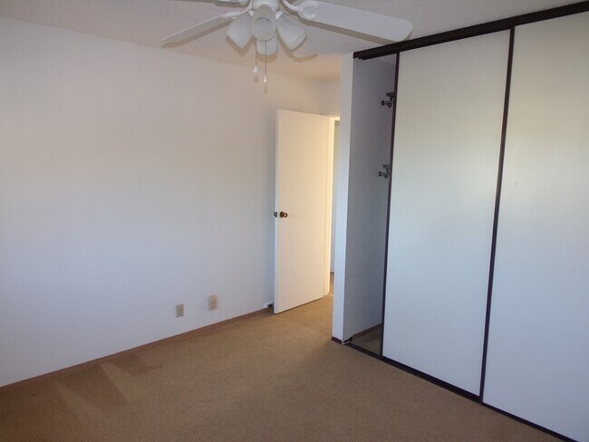 Building Photo - Mililani Parkway 2 Bedroom 1 Bath with 2 P...