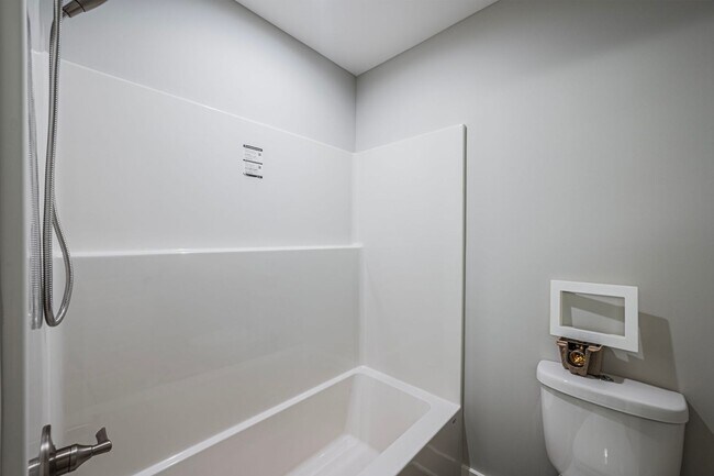 Building Photo - 809/811 Rodeo Lane