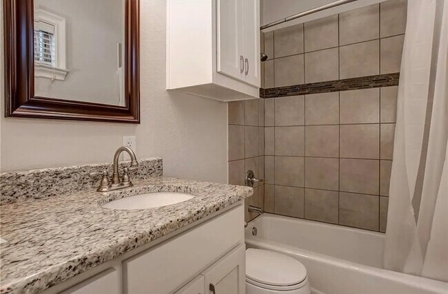 Building Photo - 2732 Sandage Ave