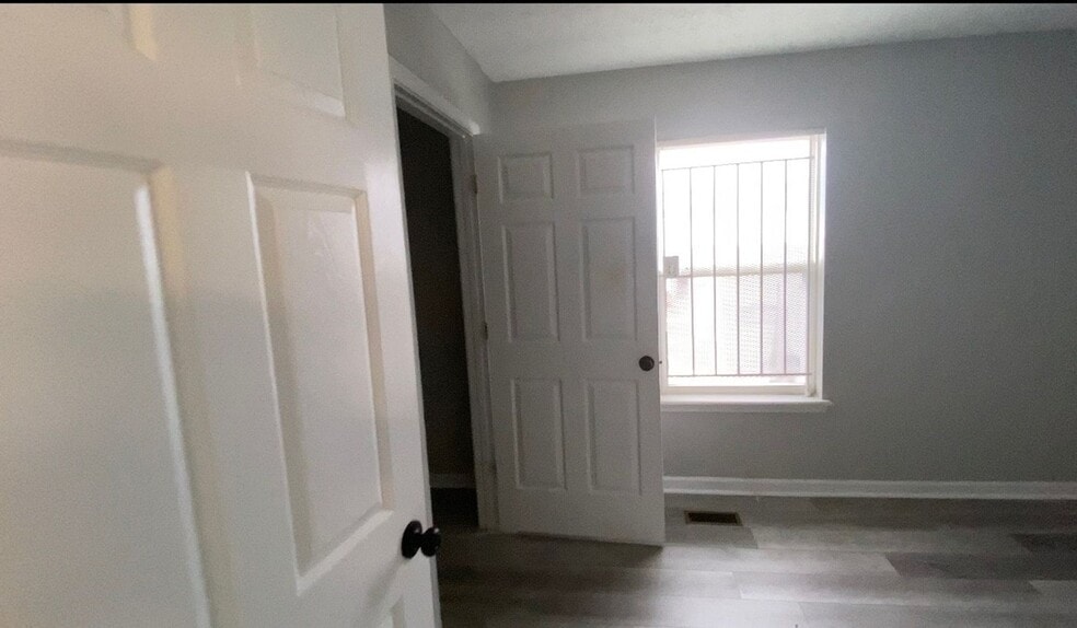 Building Photo - 403 Elm St NW