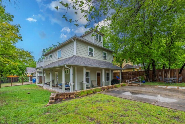 Building Photo - 1700 Singleton Ave