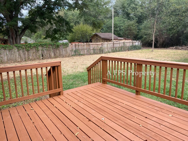 Building Photo - 194 Clairmount Dr SE