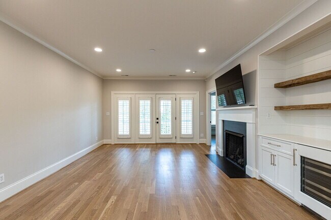 Building Photo - 1000 Kelton Cottage Way