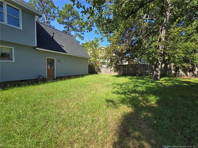 Building Photo - 7132 Dayspring Dr