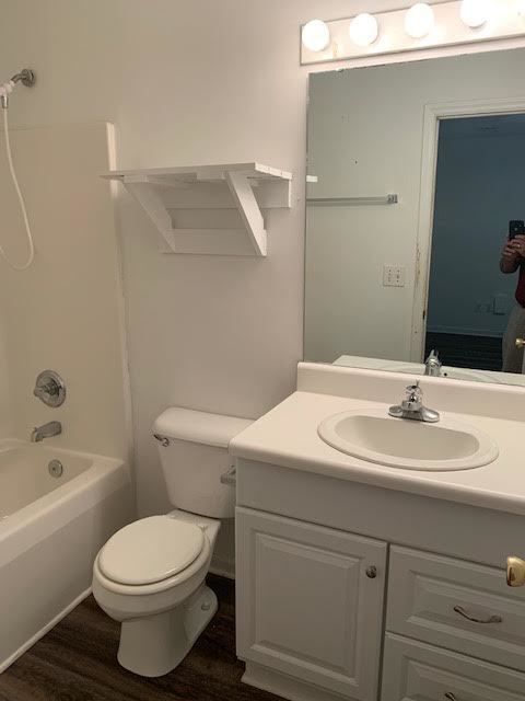 Building Photo - 2704 Bluff View Dr