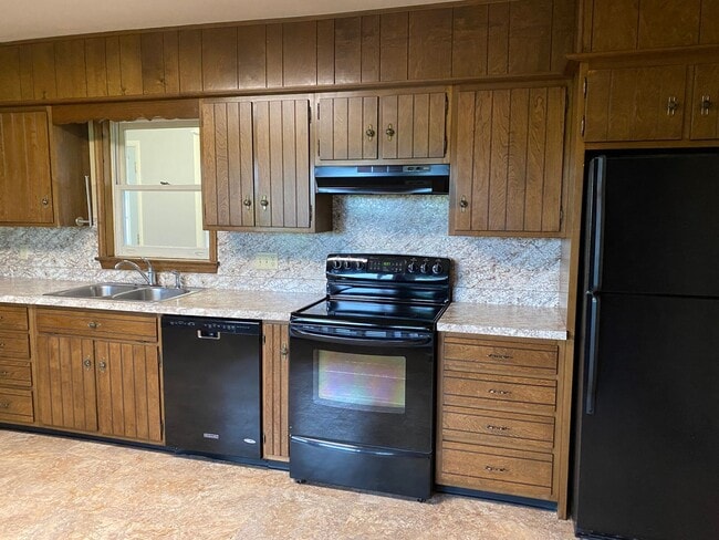 Building Photo - Coming soon! 4 Bedroom Farmhouse for Rent ...